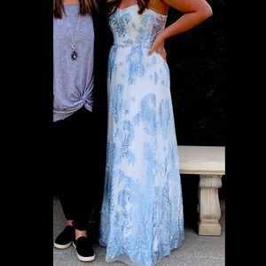 Selling a gorgeous prom dress!